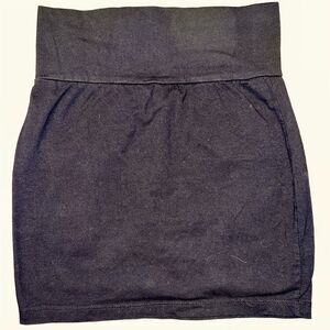3 FOR $15 🙌🏼 Black size small pull on tube mini skirt stretchy and form fitting
